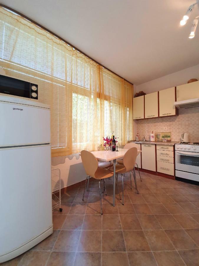 Apartmani Renata Brela Exterior photo