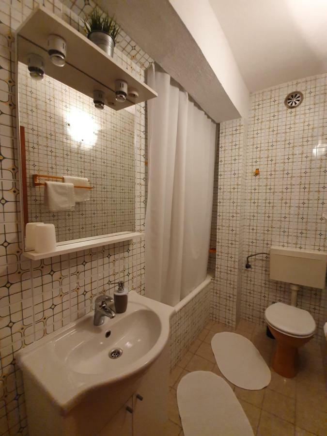 Apartmani Renata Brela Exterior photo